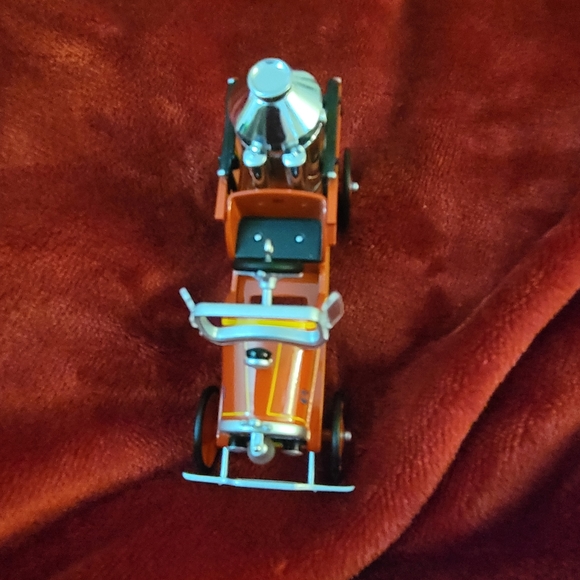 2000 1924 Toledo Fire Engine, Kiddie Car Classic HALLMARK KEEPSAKE ORNAMENT - Picture 3 of 5